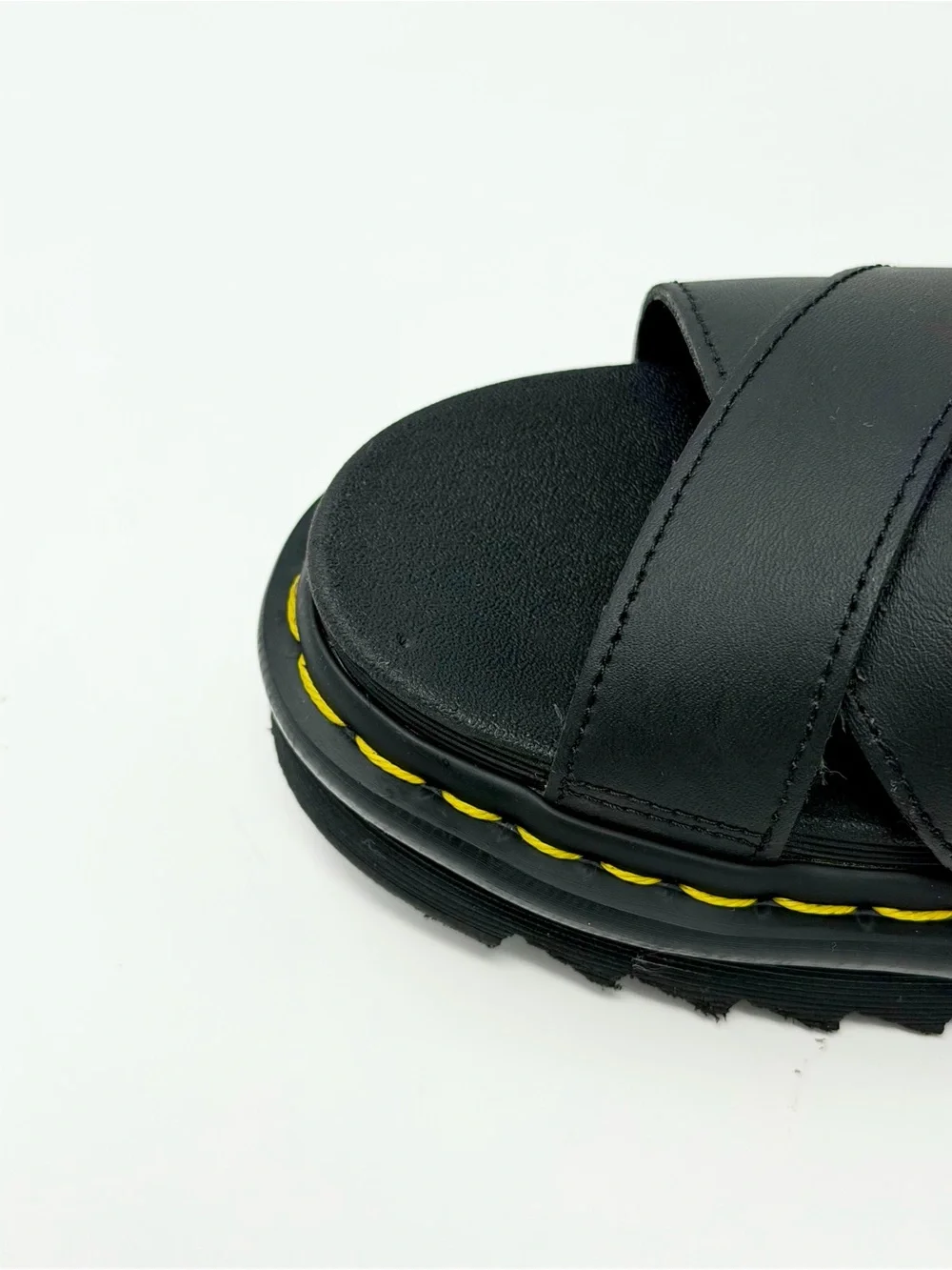 Dr. Martens Voss II Women’s US 6 Black Hydro Leather Platform Sandals Minimalist
